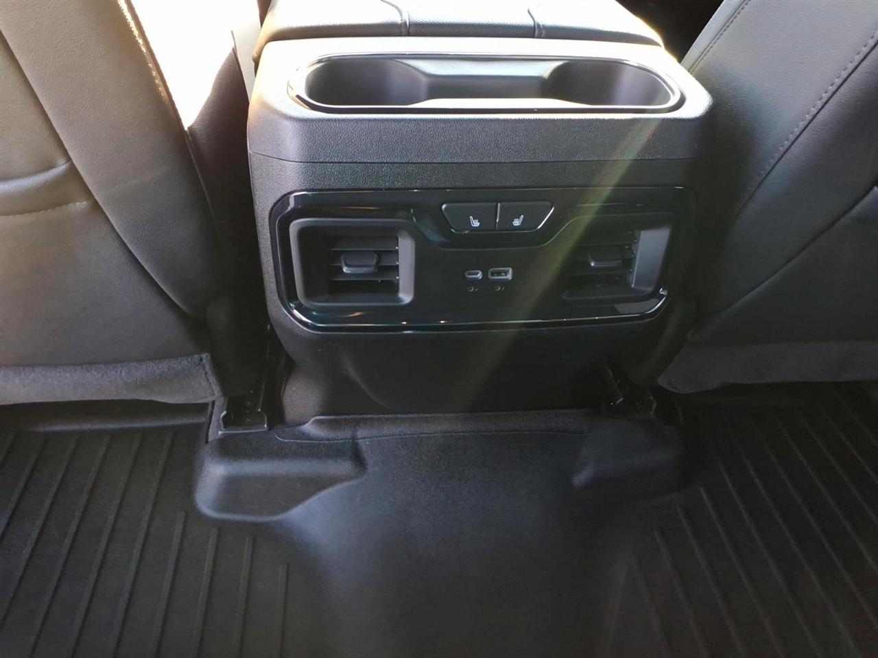 GMC Sierra 1500 4WD Crew Cab 157" AT4 2025
