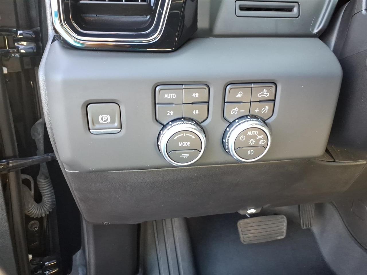 GMC Sierra 1500 4WD Crew Cab 157" AT4 2025