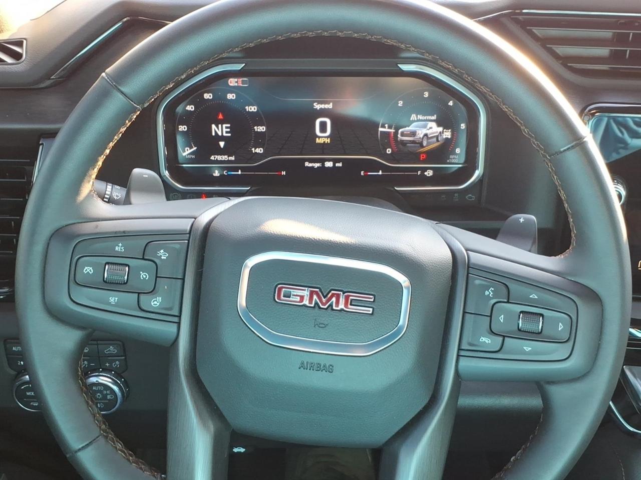 GMC Sierra 1500 4WD Crew Cab 157" AT4 2025