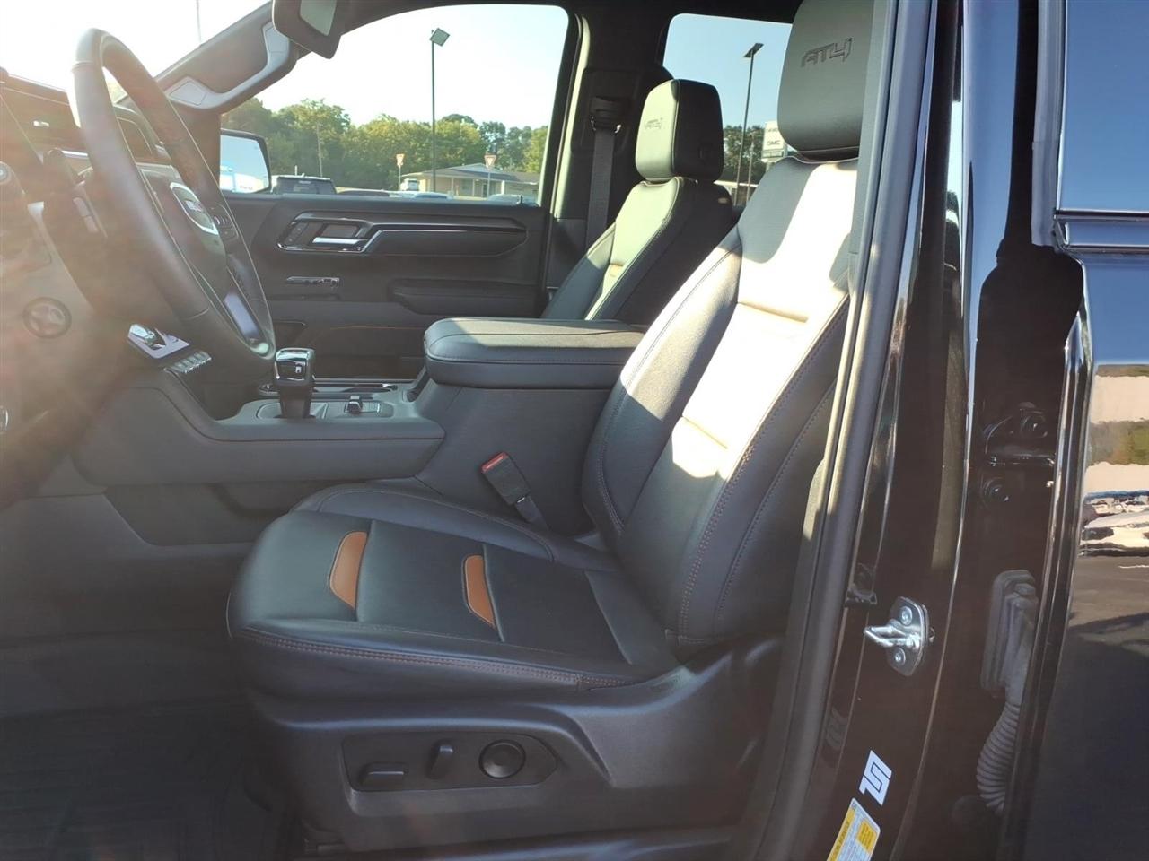 GMC Sierra 1500 4WD Crew Cab 157" AT4 2025