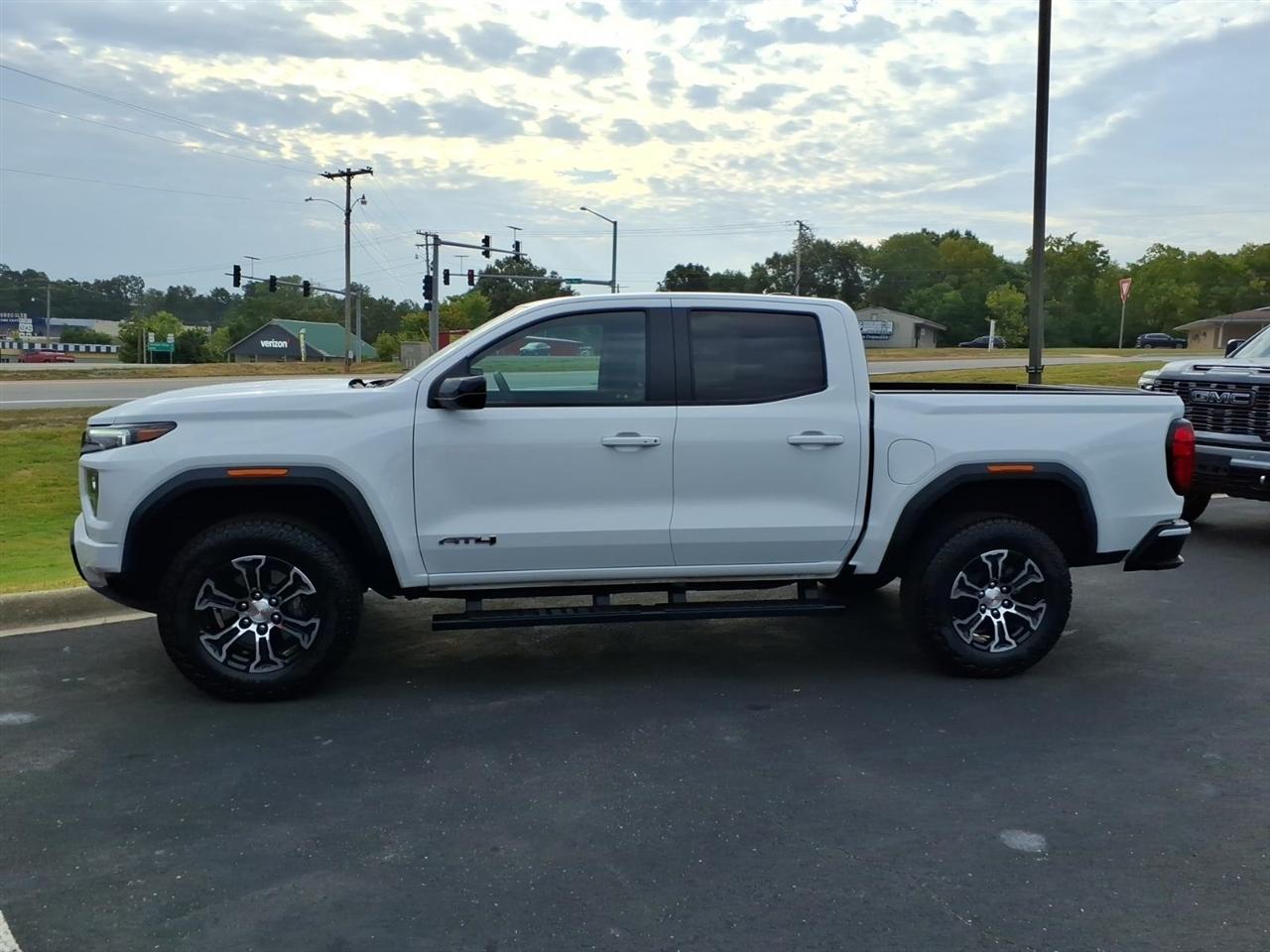 GMC Canyon 4WD Crew Cab AT4 2024