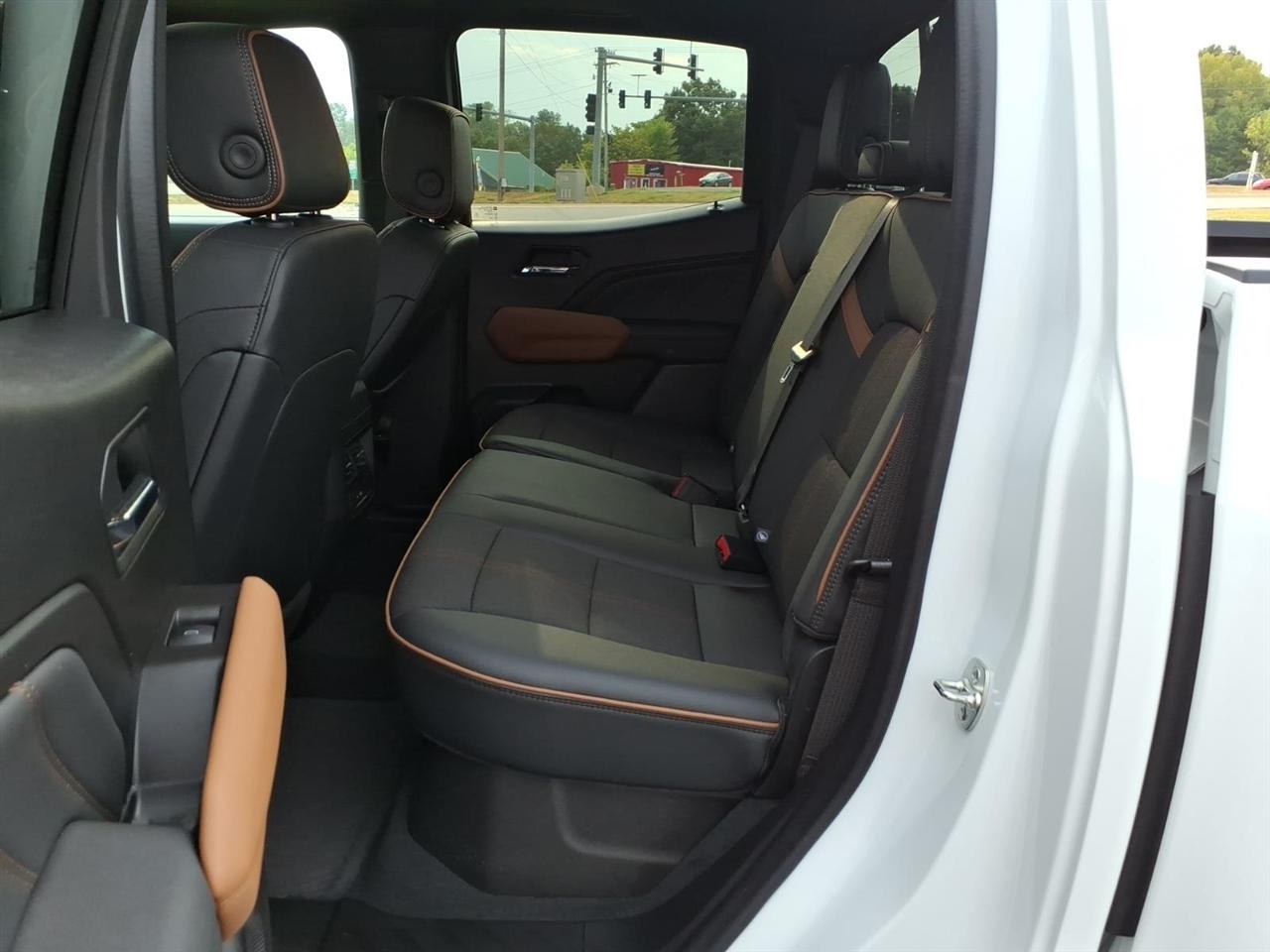 GMC Canyon 4WD Crew Cab AT4 2024