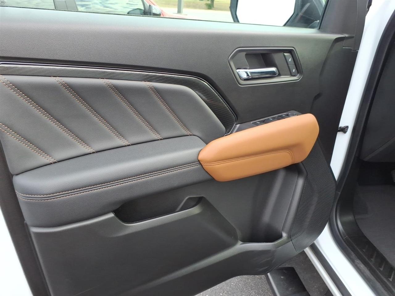 GMC Canyon 4WD Crew Cab AT4 2024