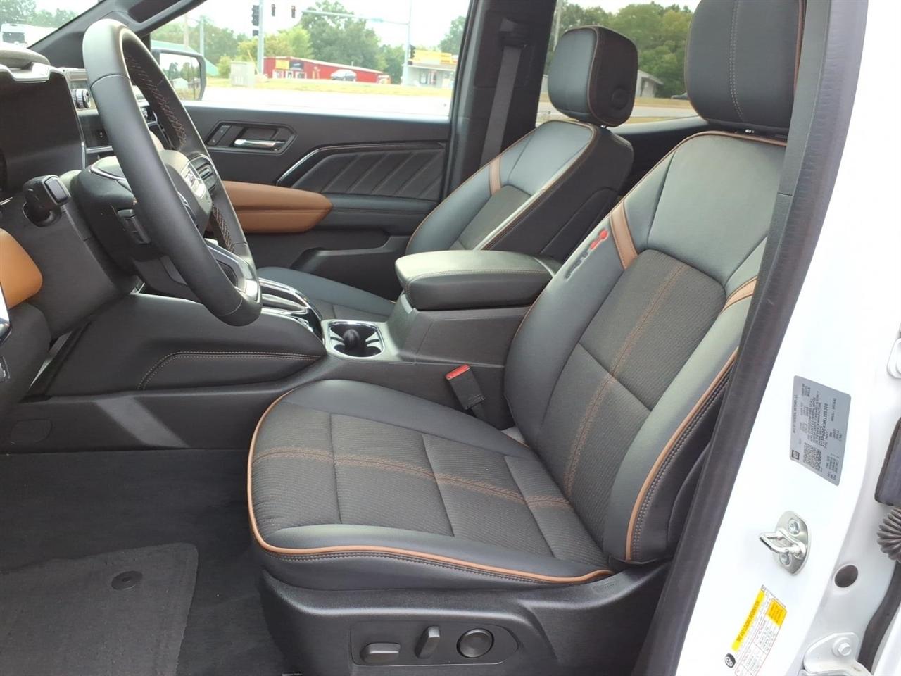 GMC Canyon 4WD Crew Cab AT4 2024