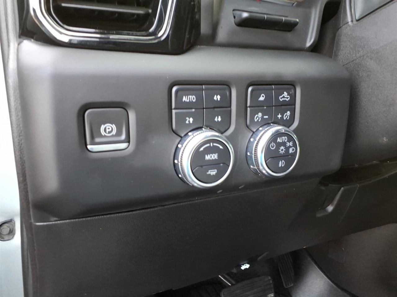 GMC Sierra 2500HD 4WD Crew Cab 159" AT4 2024