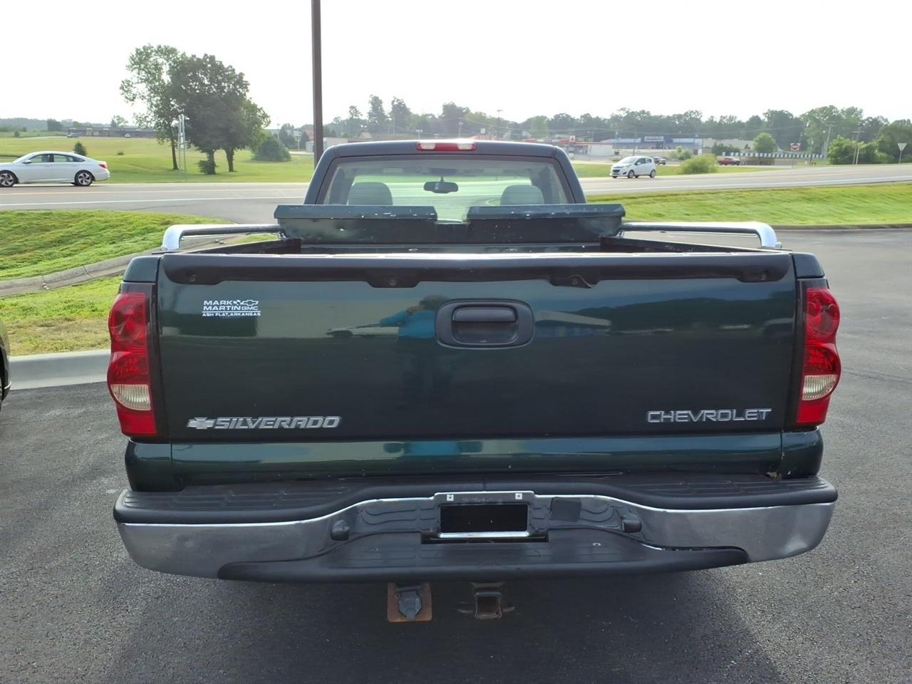 Chevrolet Silverado 1500 Reg Cab 133.0" WB LS 2004