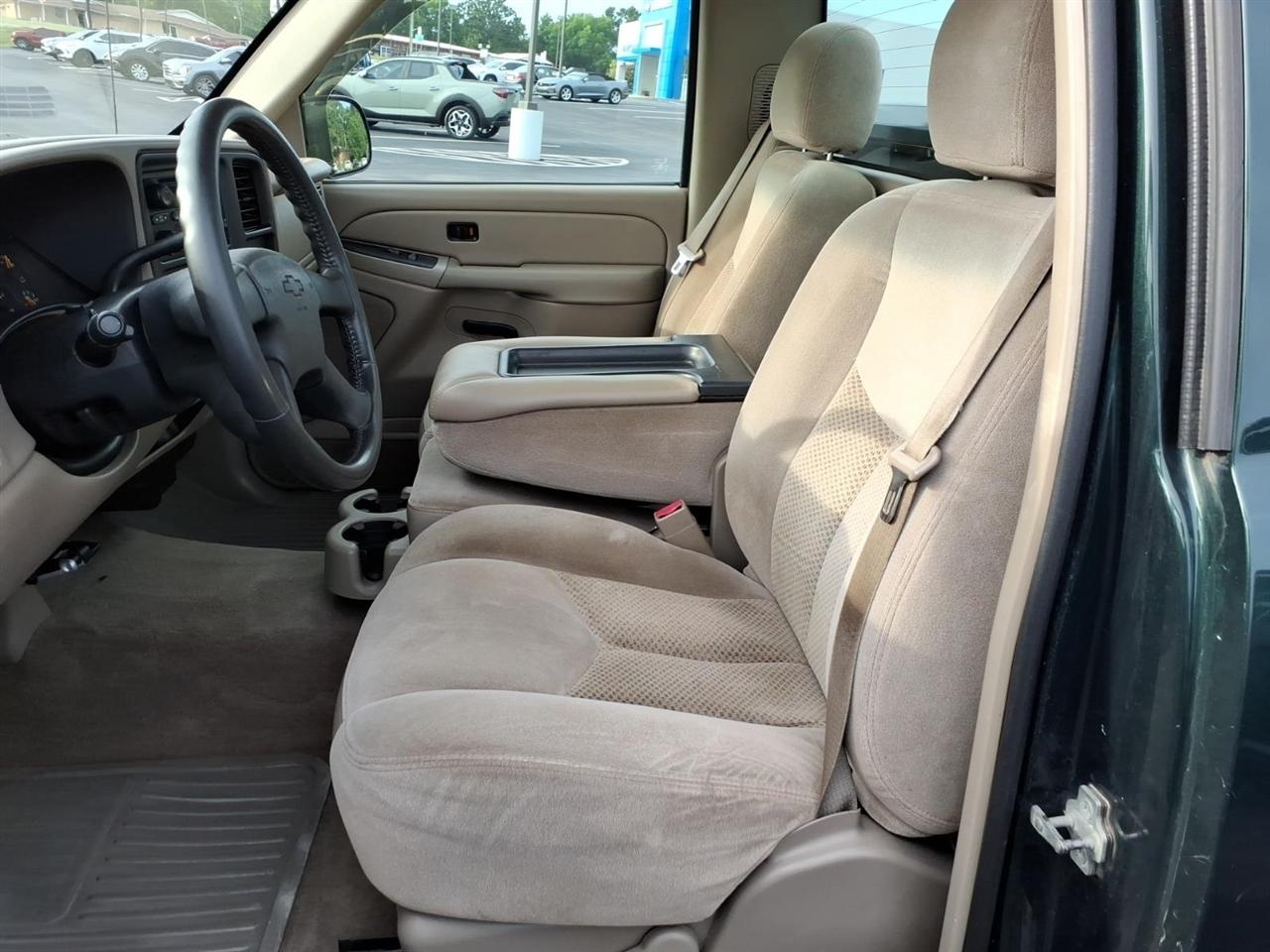 Chevrolet Silverado 1500 Reg Cab 133.0" WB LS 2004