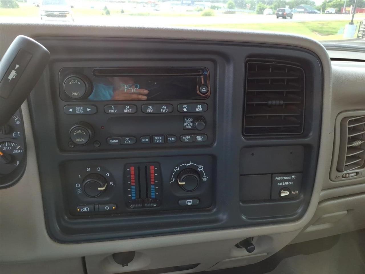 Chevrolet Silverado 1500 Reg Cab 133.0" WB LS 2004