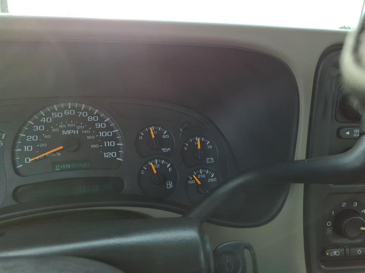 Chevrolet Silverado 1500 Reg Cab 133.0" WB LS 2004