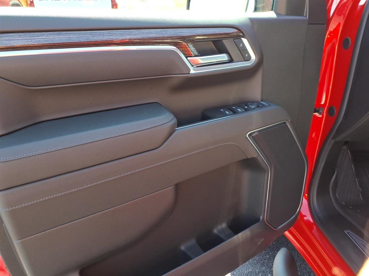 GMC Sierra 1500 4WD Crew Cab 157" Elevation 2026