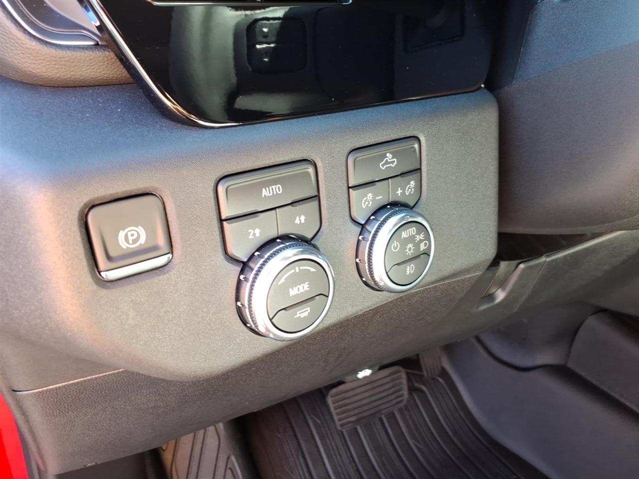 GMC Sierra 1500 4WD Crew Cab 157" Elevation 2026