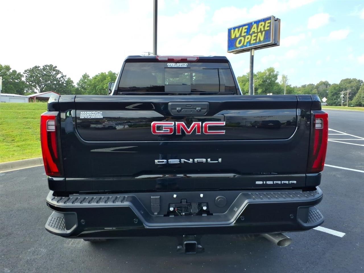 GMC Sierra 2500HD 4WD Crew Cab 159" Denali 2026