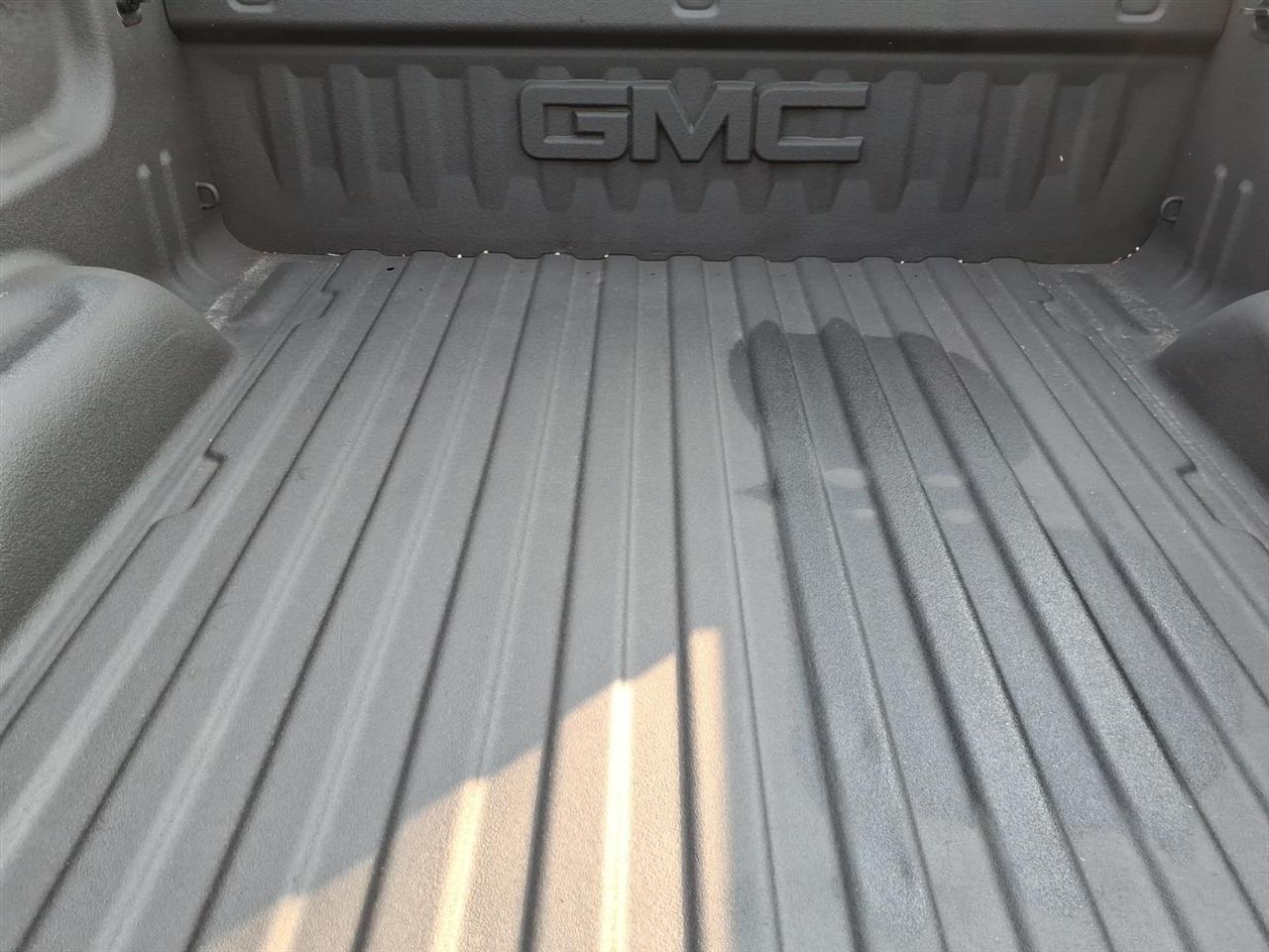 GMC Sierra 1500 4WD Crew Cab 143.5" SLT 2018