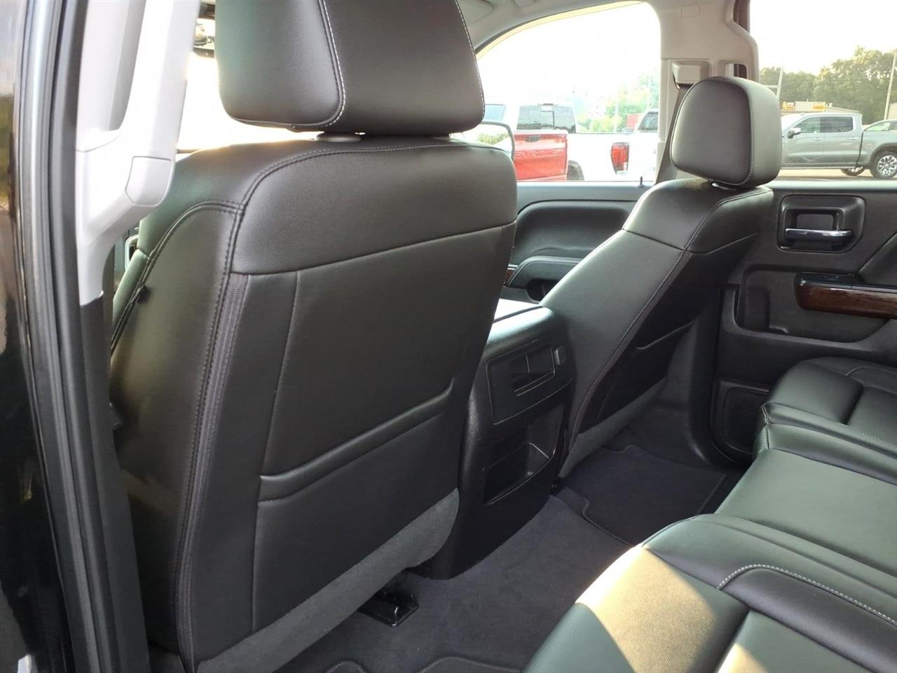 GMC Sierra 1500 4WD Crew Cab 143.5" SLT 2018