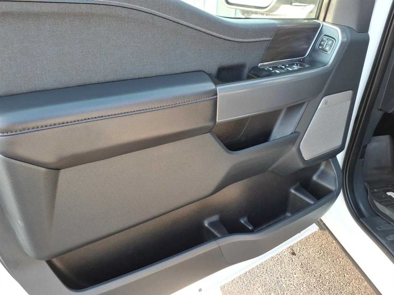 Ford F-150 Lariat 4WD SuperCrew 5.5' Box 2025