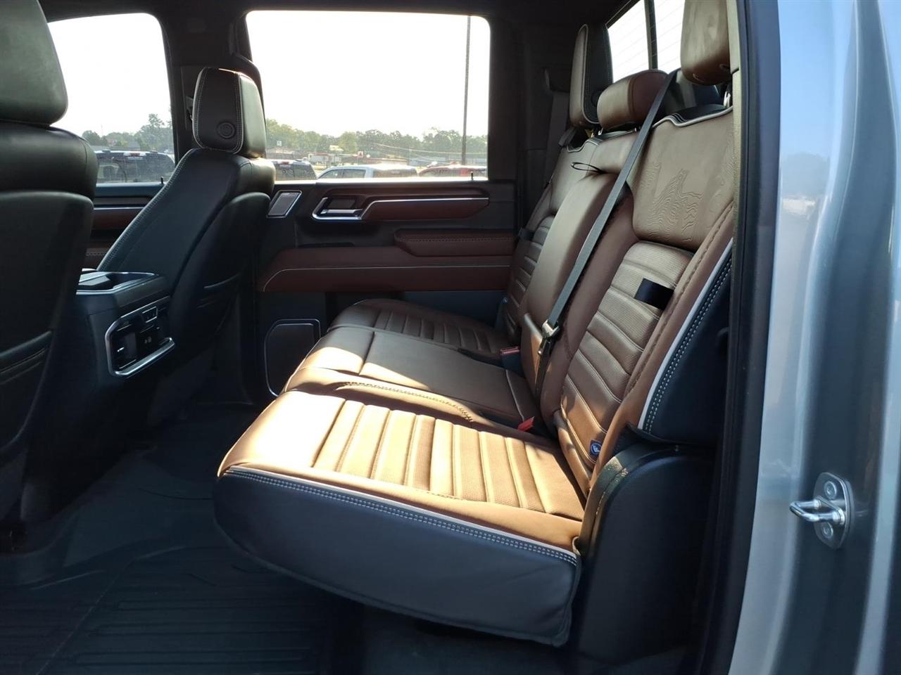 GMC Sierra 3500HD 4WD Crew Cab 159" Denali Ultimate 2024