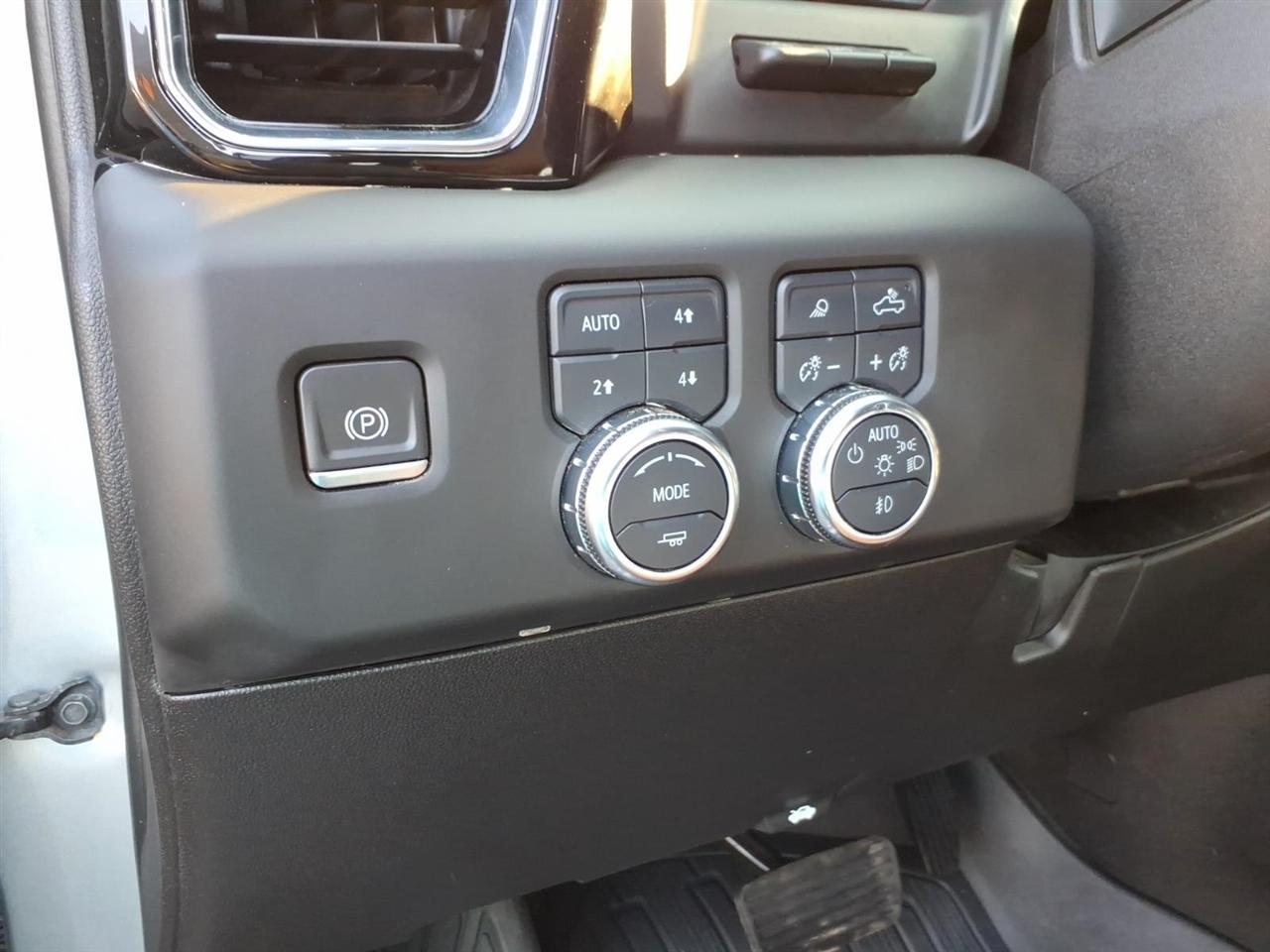 GMC Sierra 3500HD 4WD Crew Cab 159" Denali Ultimate 2024