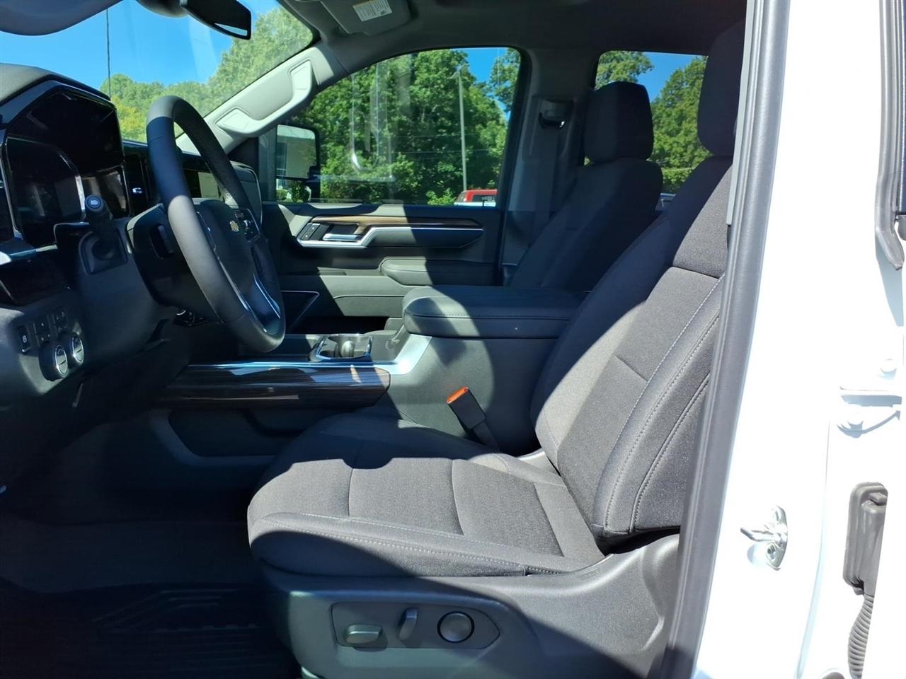Chevrolet Silverado 2500HD 4WD Crew Cab 159" LT 2026