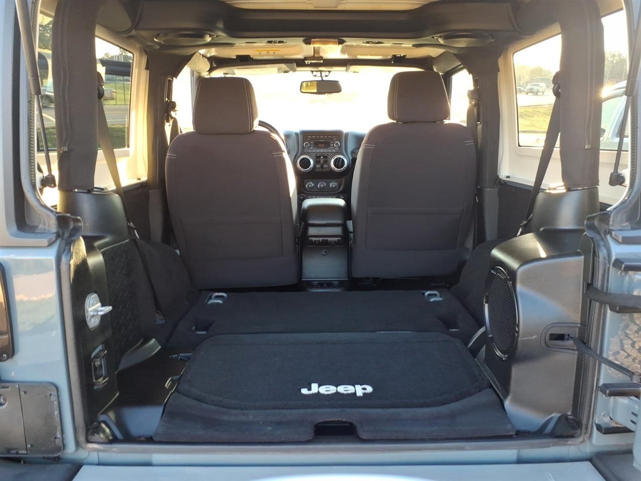 Jeep Wrangler 4WD 2dr Sahara 2014