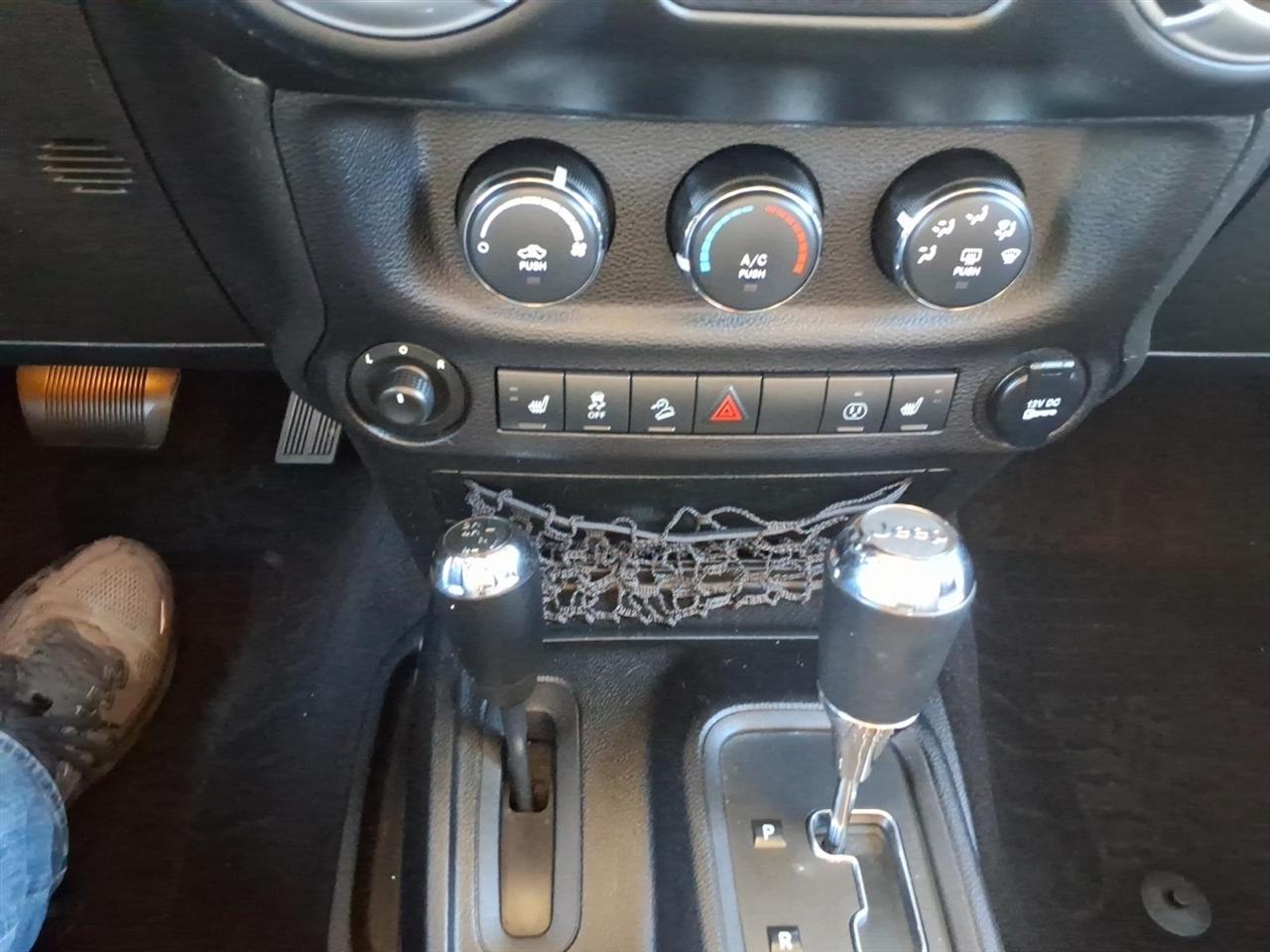 Jeep Wrangler 4WD 2dr Sahara 2014