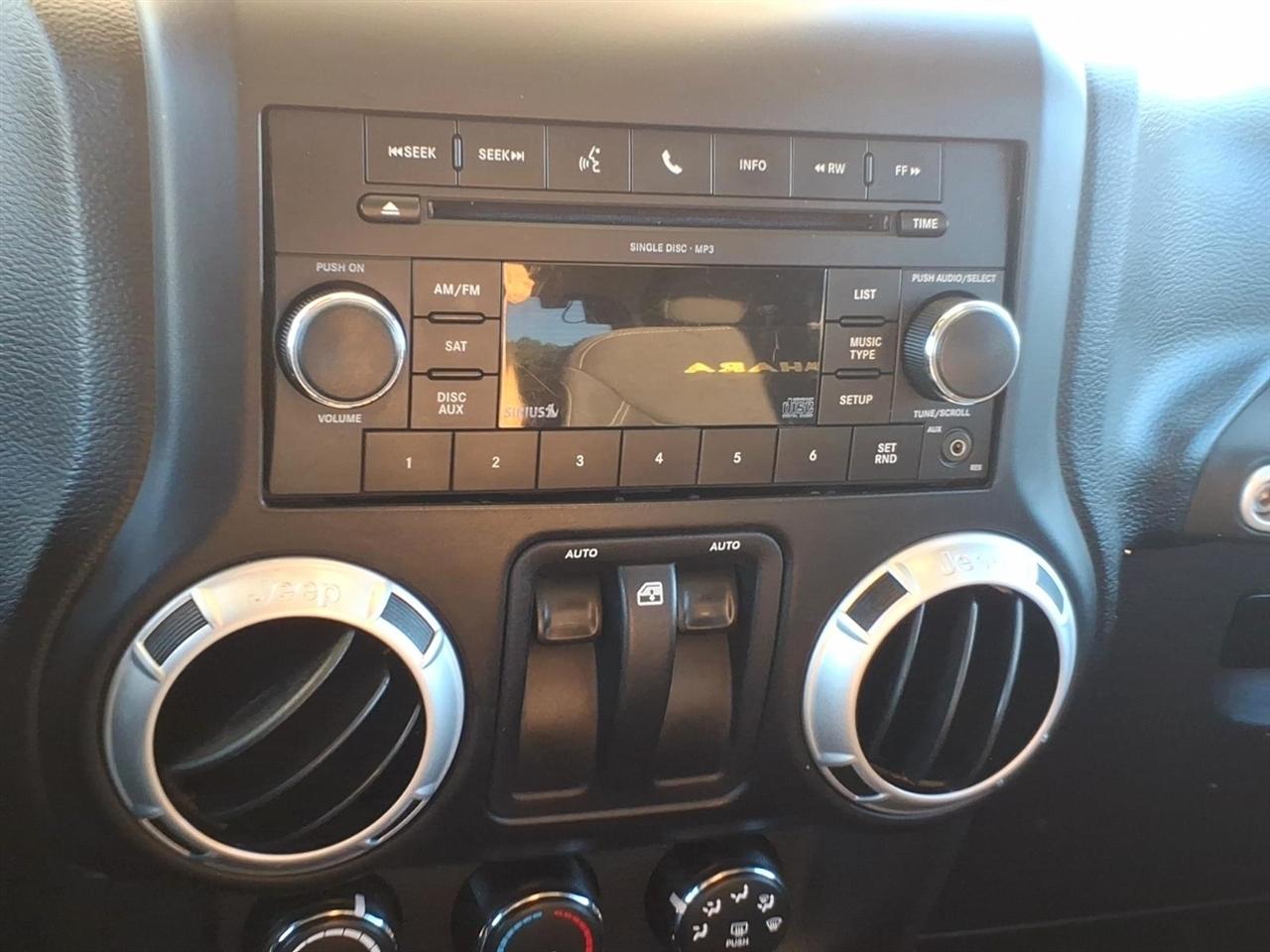 Jeep Wrangler 4WD 2dr Sahara 2014