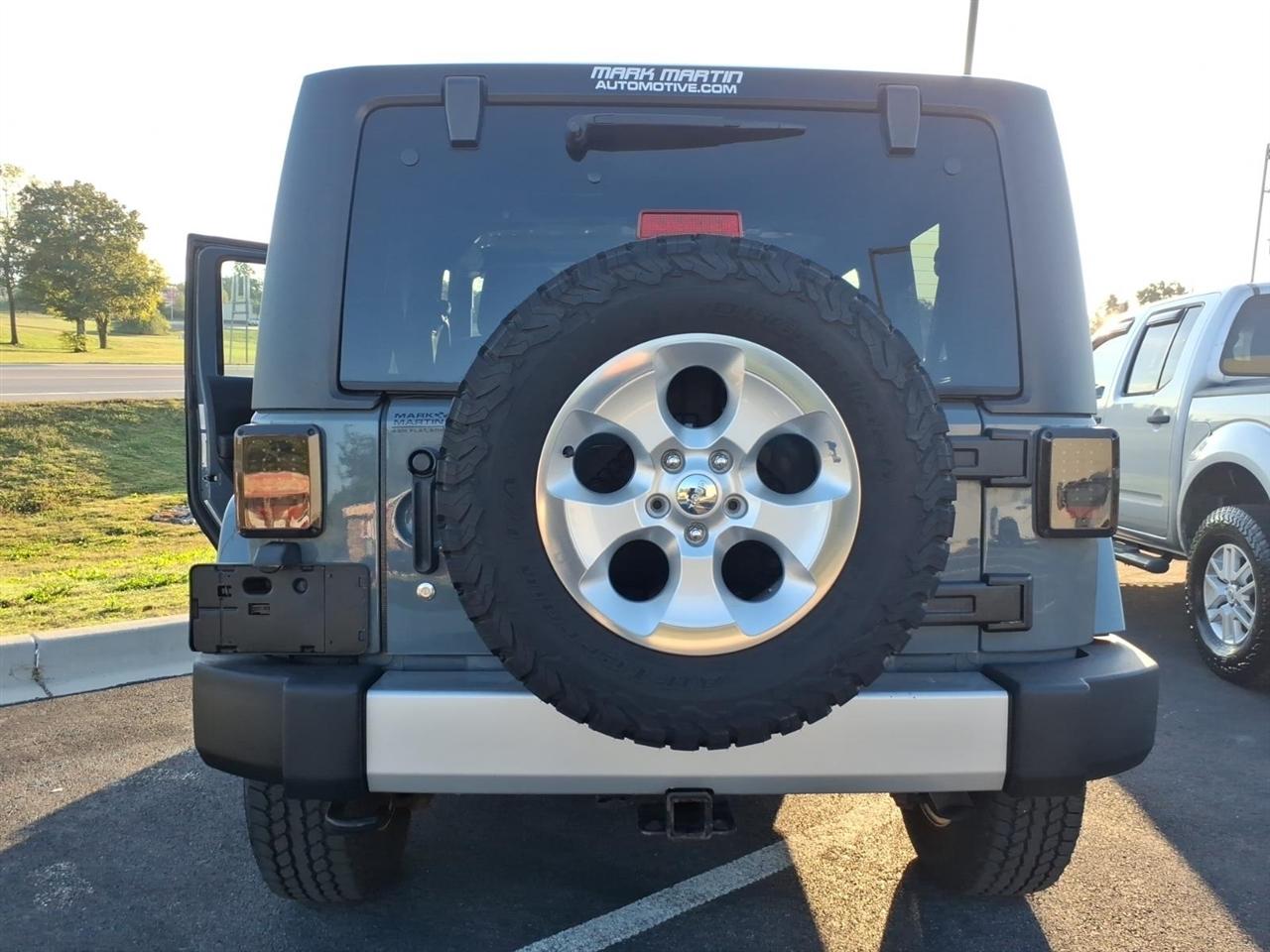 Jeep Wrangler 4WD 2dr Sahara 2014