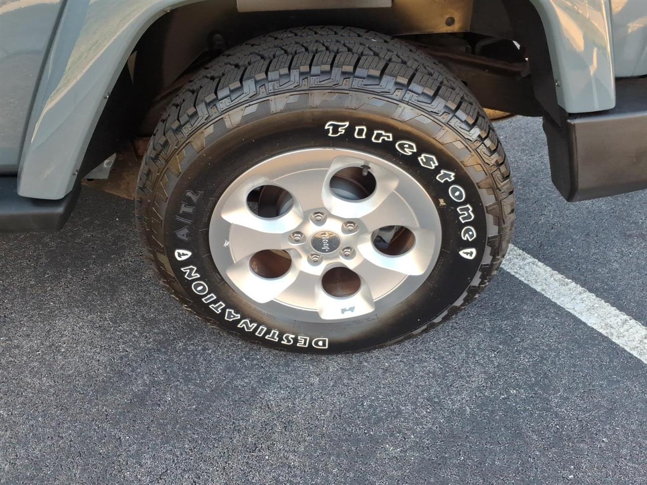Jeep Wrangler 4WD 2dr Sahara 2014