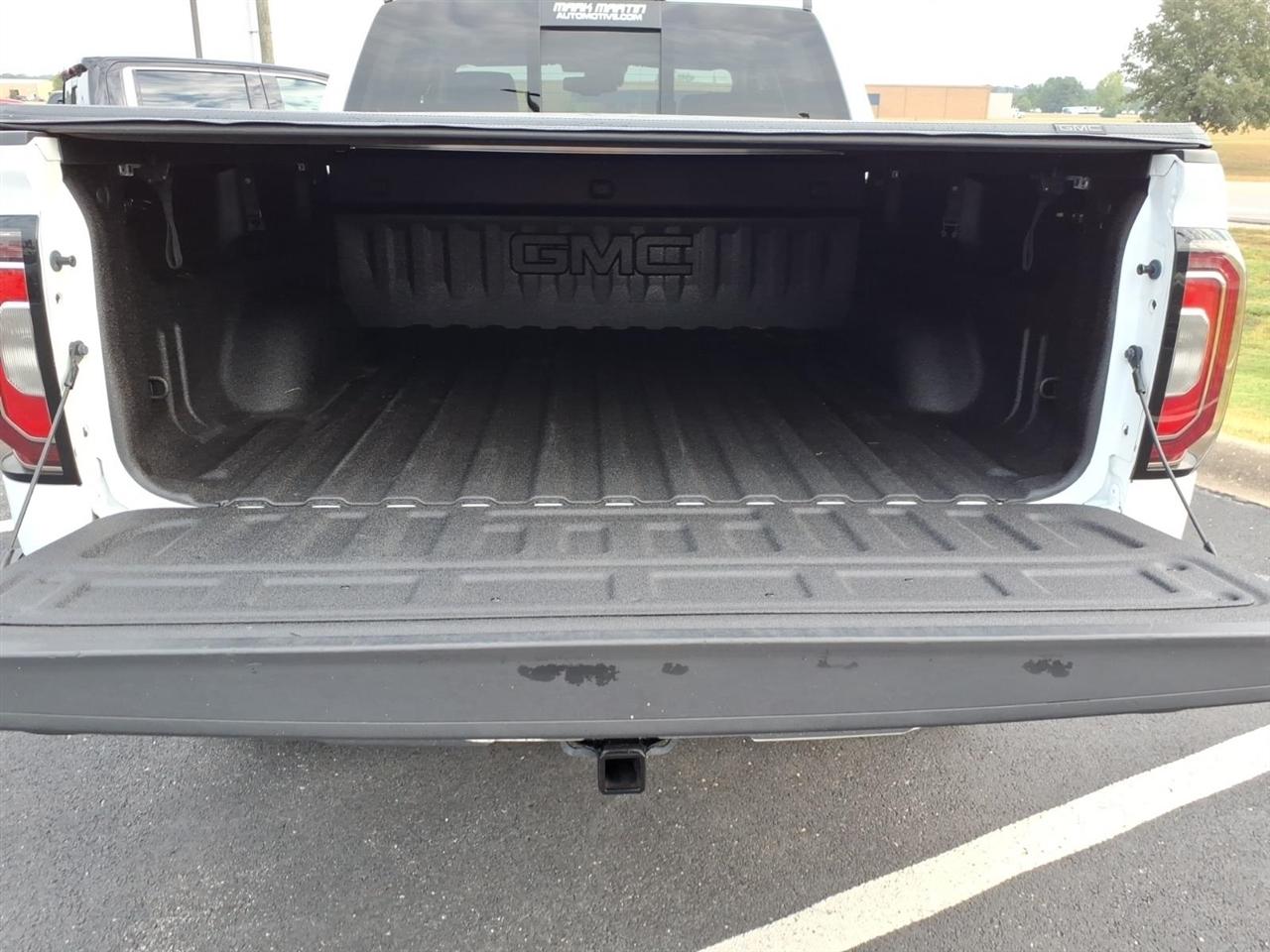 GMC Sierra 1500 4WD Crew Cab 143.5" SLT 2018