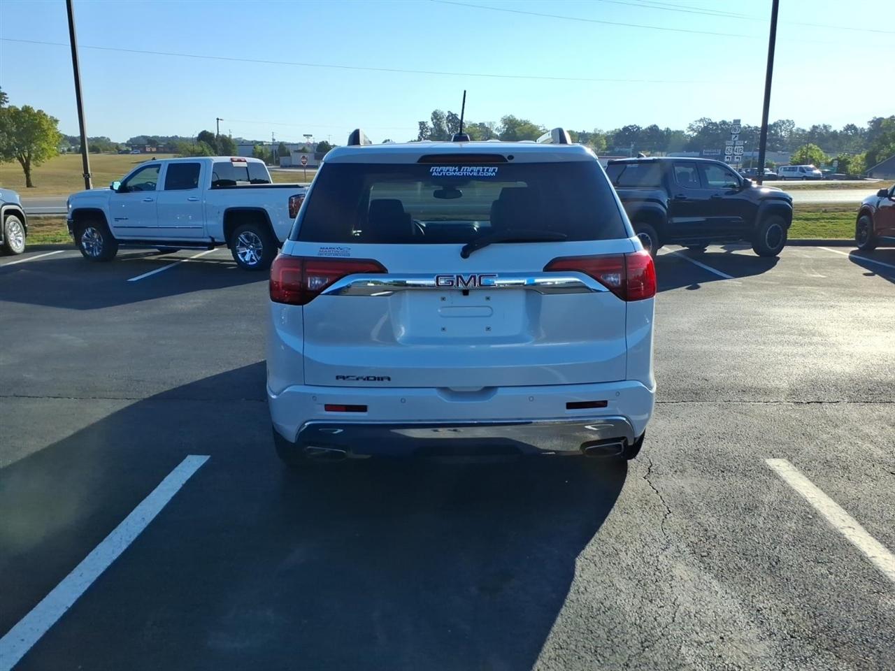GMC Acadia FWD 4dr Denali 2017