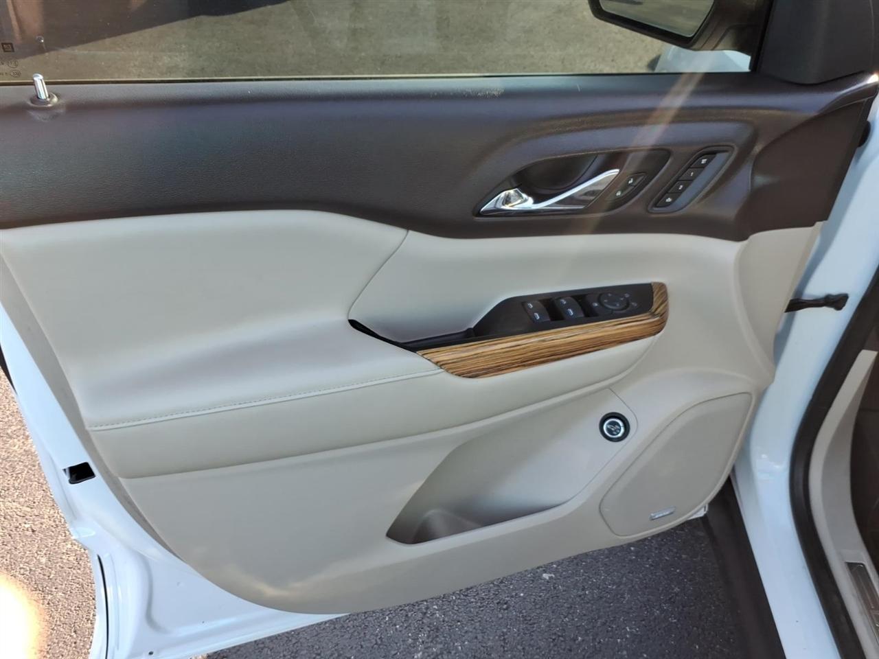 GMC Acadia FWD 4dr Denali 2017