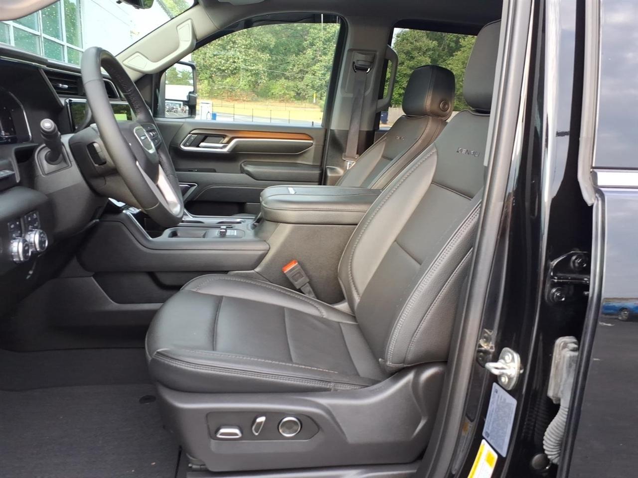 GMC Sierra 3500HD 4WD Crew Cab 172" Denali 2025