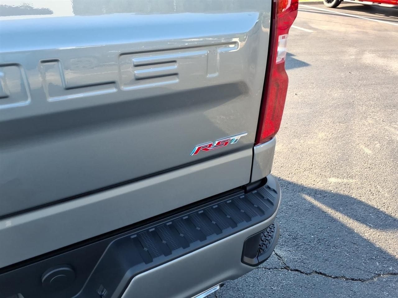 Chevrolet Silverado 1500 4WD Crew Cab 147" RST 2026