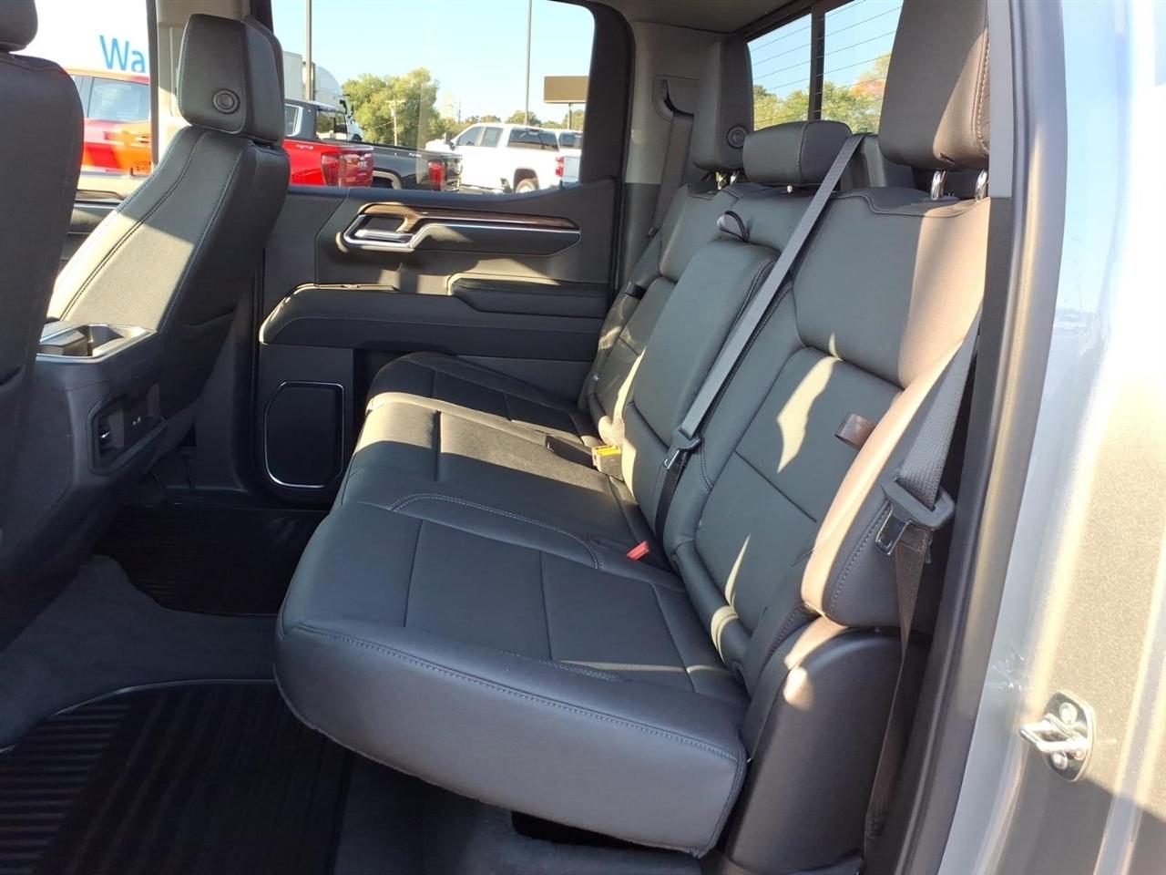 Chevrolet Silverado 1500 4WD Crew Cab 147" RST 2026