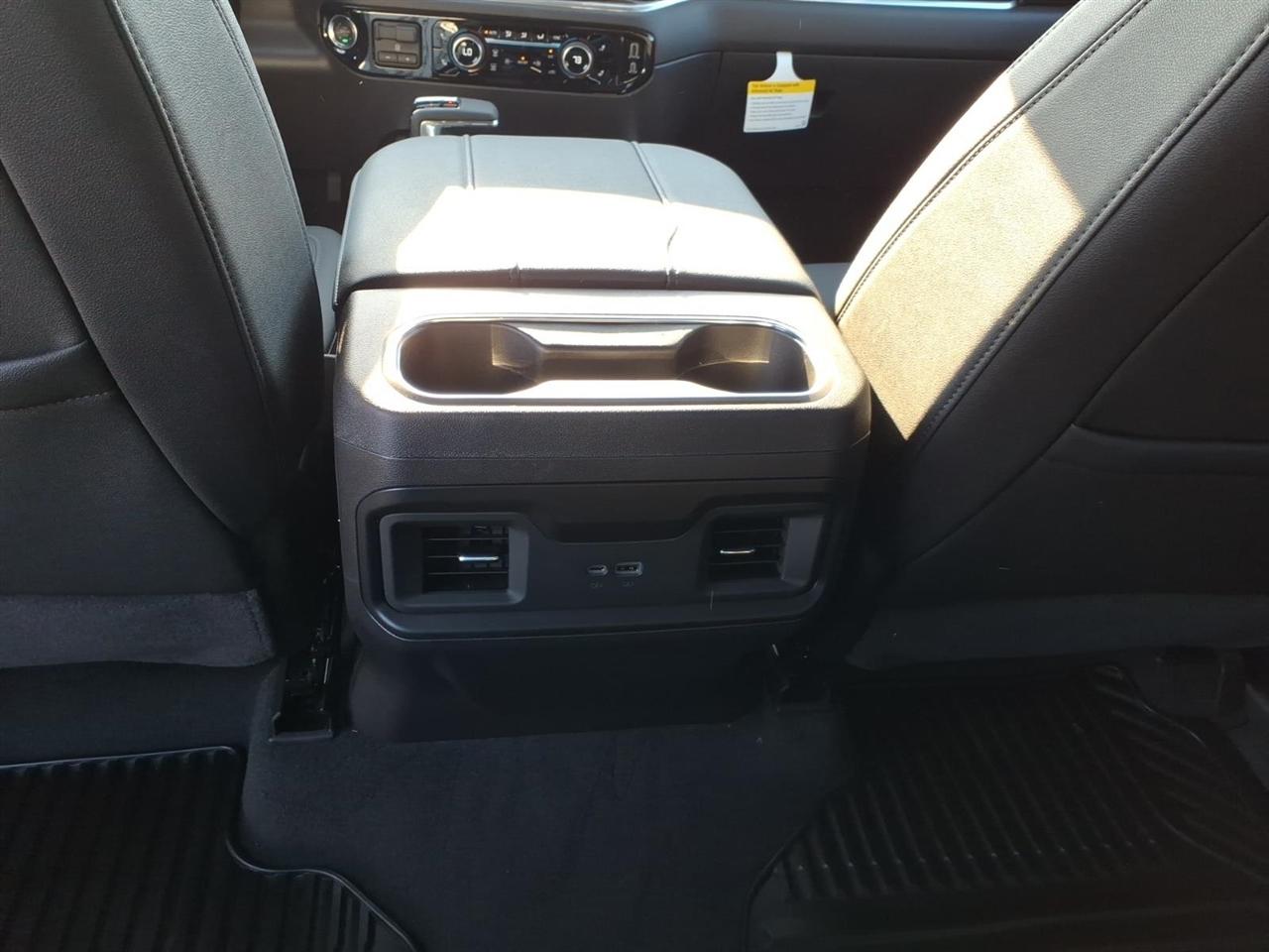 Chevrolet Silverado 1500 4WD Crew Cab 147" RST 2026