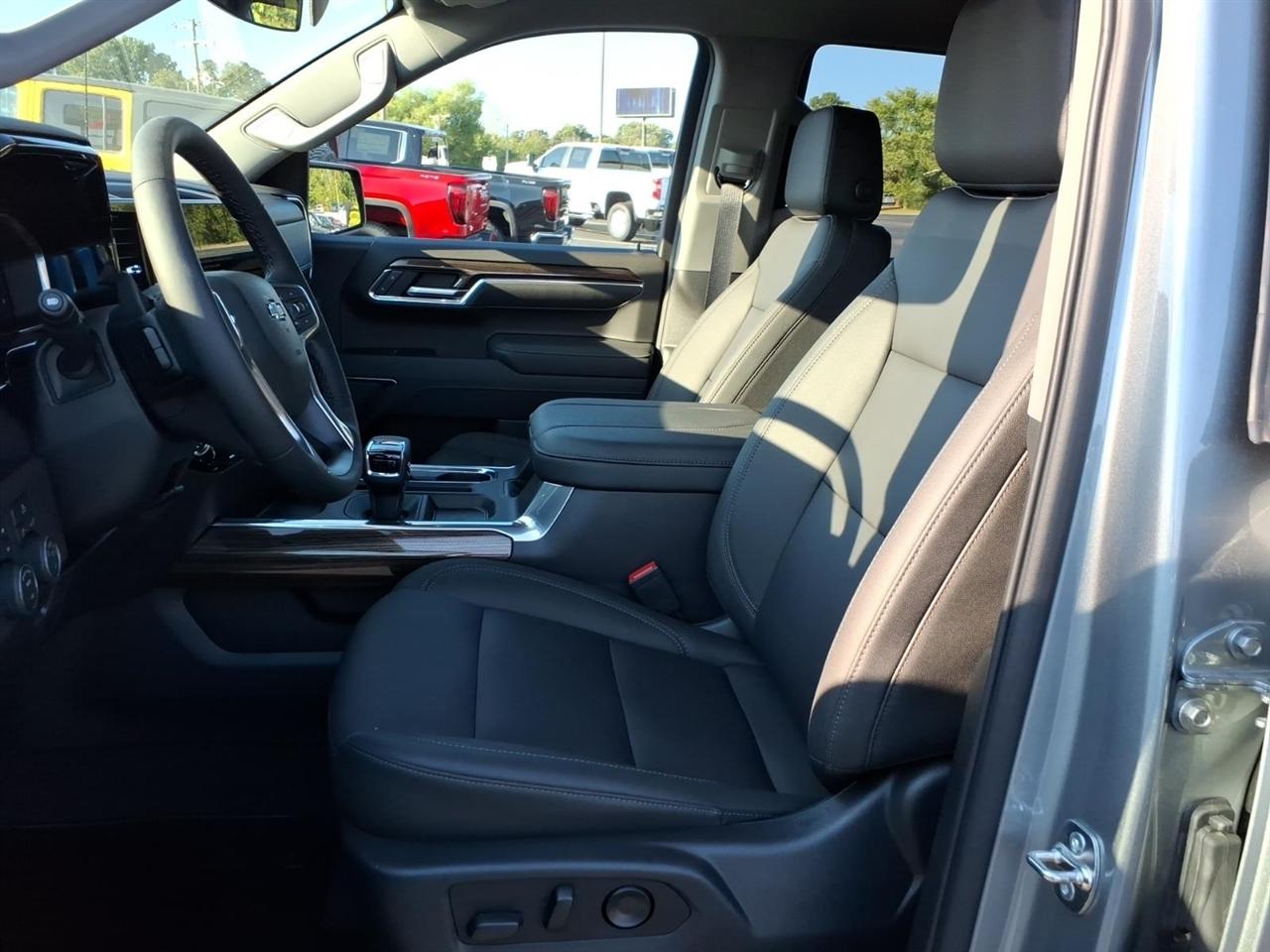 Chevrolet Silverado 1500 4WD Crew Cab 147" RST 2026