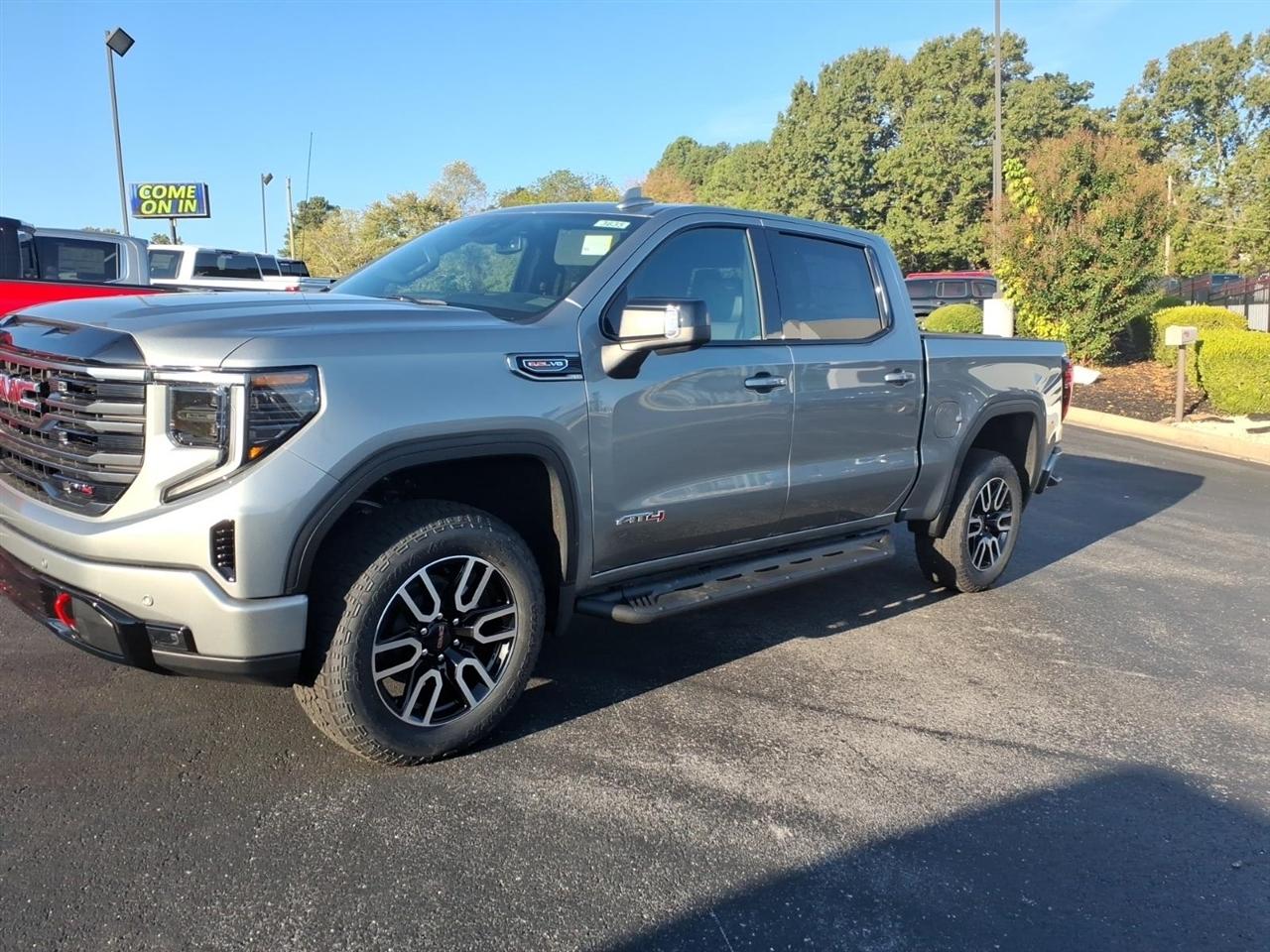 GMC Sierra 1500 4WD Crew Cab 147" AT4 2026