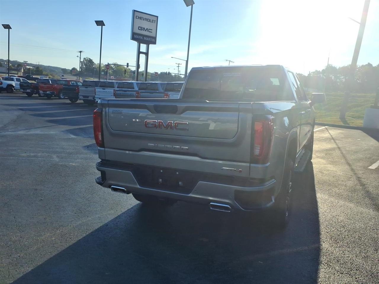 GMC Sierra 1500 4WD Crew Cab 147" AT4 2026