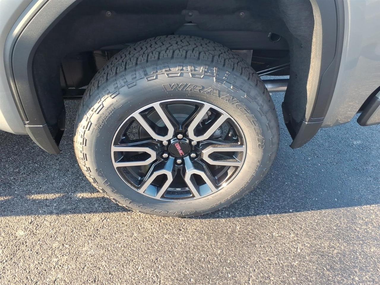 GMC Sierra 1500 4WD Crew Cab 147" AT4 2026