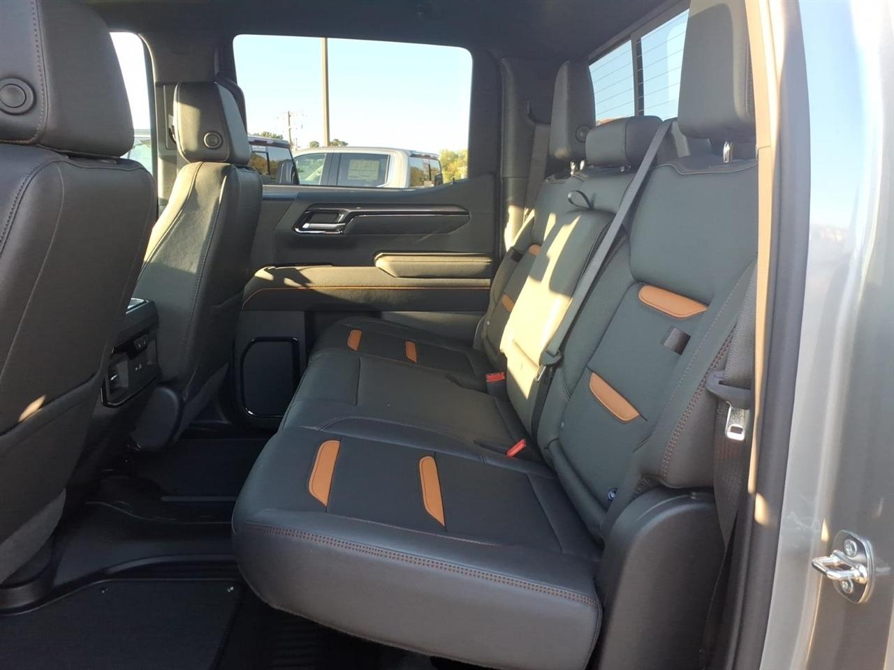 GMC Sierra 1500 4WD Crew Cab 147" AT4 2026