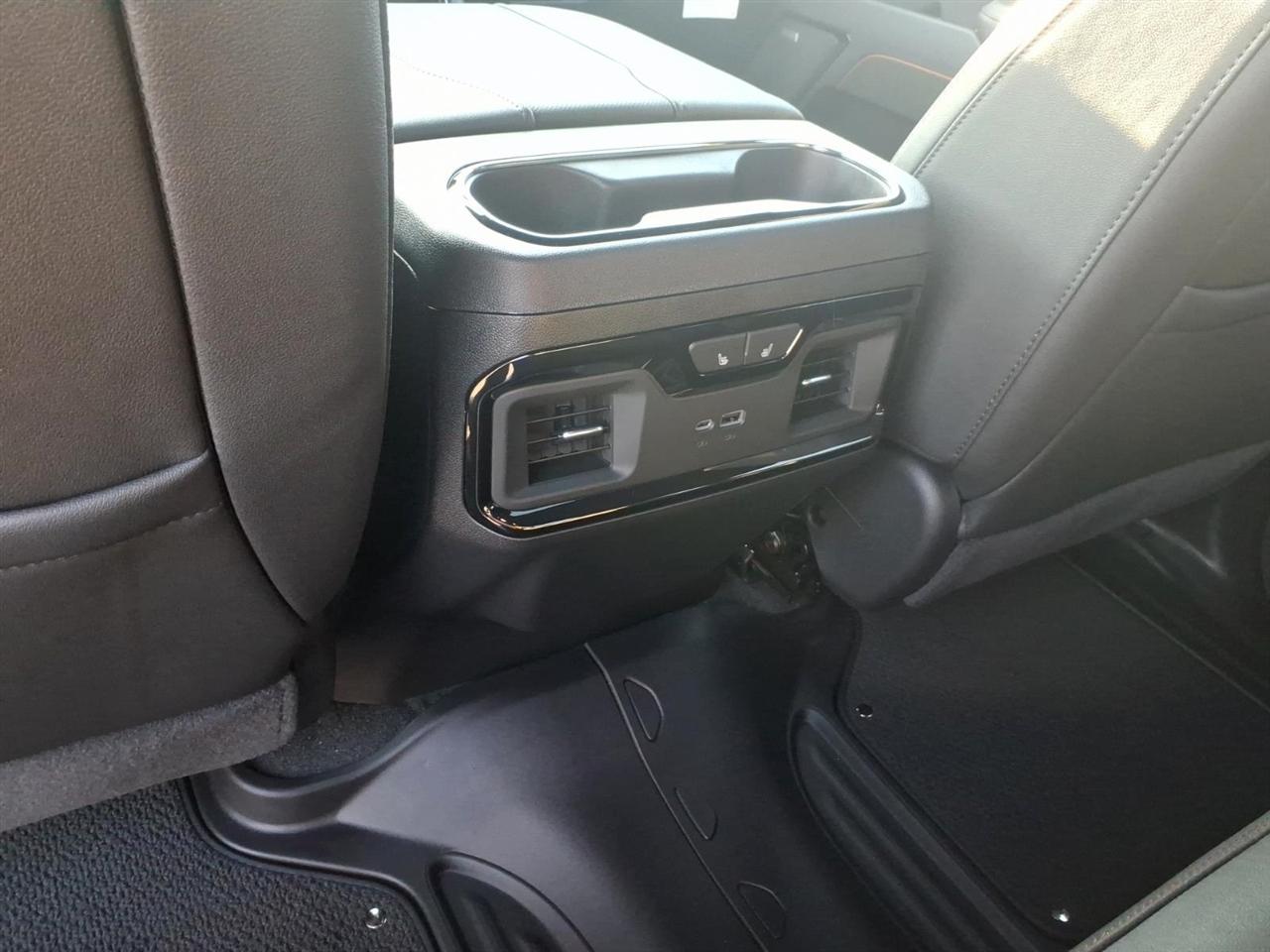 GMC Sierra 1500 4WD Crew Cab 147" AT4 2026
