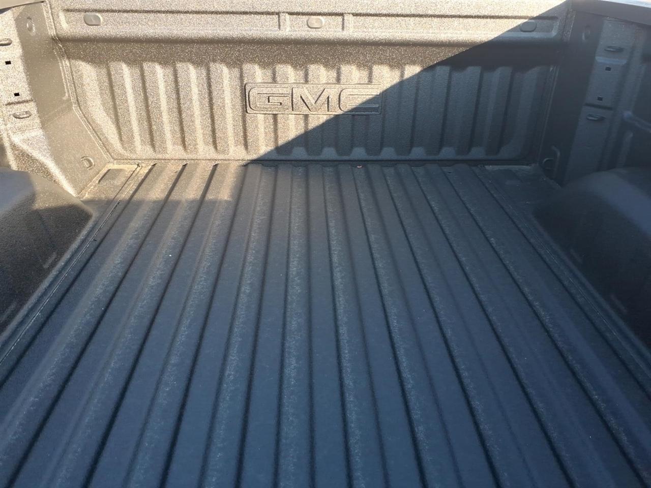 GMC Sierra 1500 4WD Crew Cab 147" SLT 2026