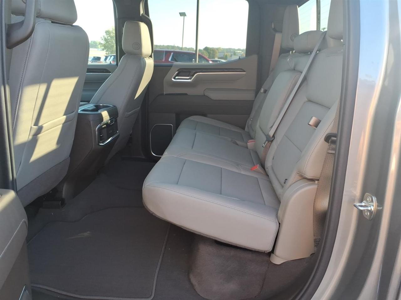 GMC Sierra 1500 4WD Crew Cab 147" SLT 2026