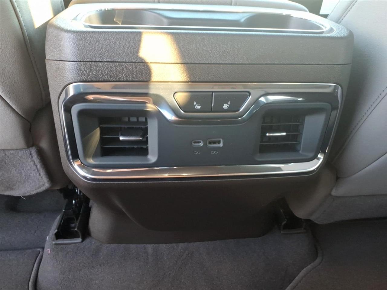GMC Sierra 1500 4WD Crew Cab 147" SLT 2026
