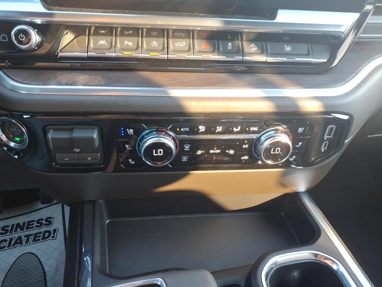 GMC Sierra 1500 4WD Crew Cab 147" SLT 2026