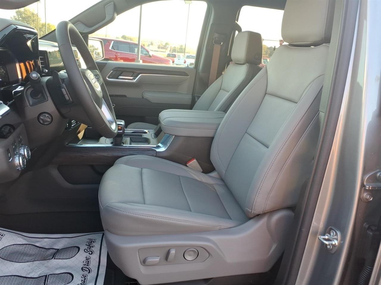 GMC Sierra 1500 4WD Crew Cab 147" SLT 2026