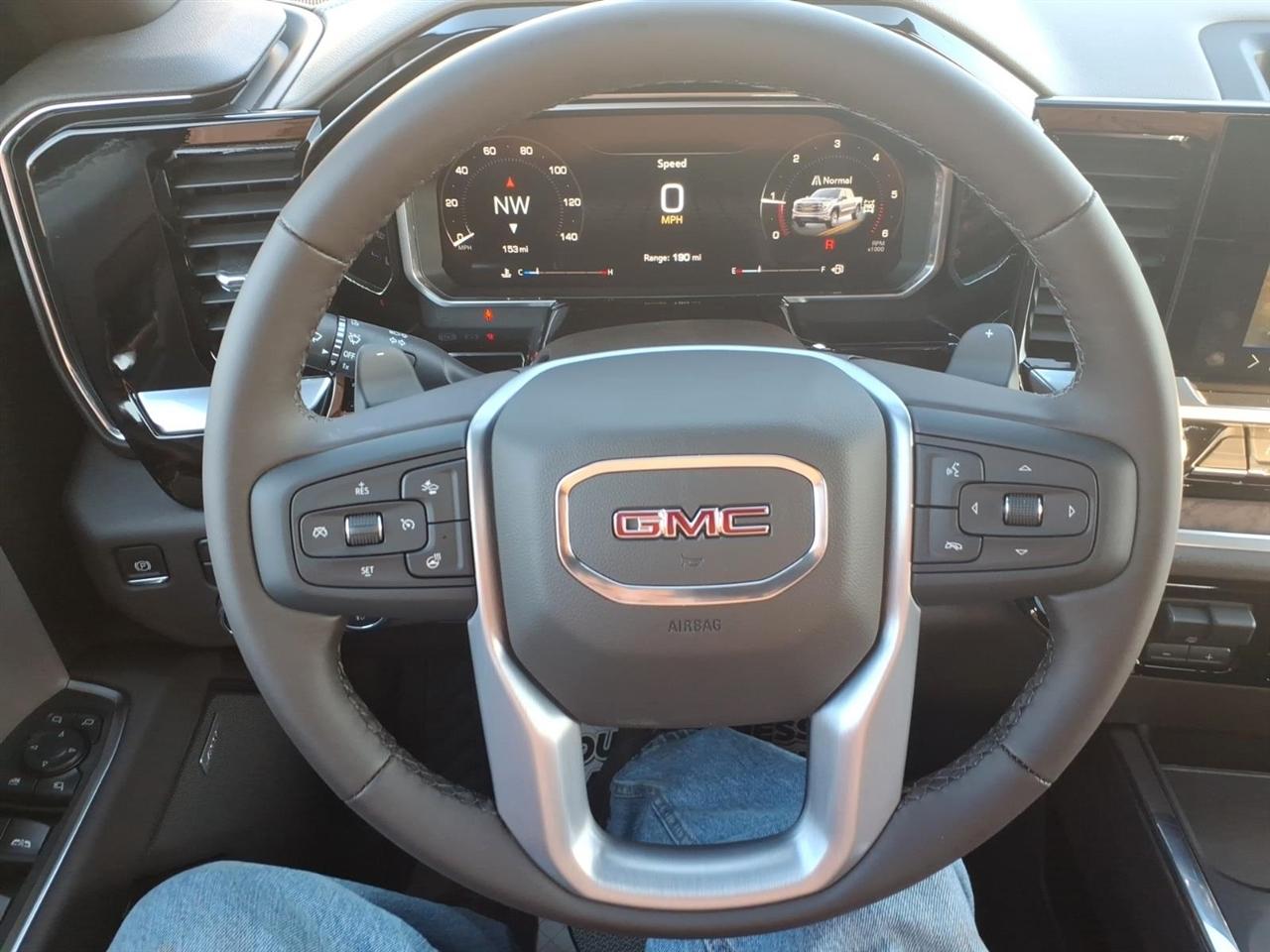 GMC Sierra 1500 4WD Crew Cab 147" SLT 2026