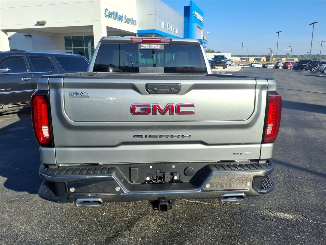 GMC Sierra 1500 4WD Crew Cab 147" SLT 2026