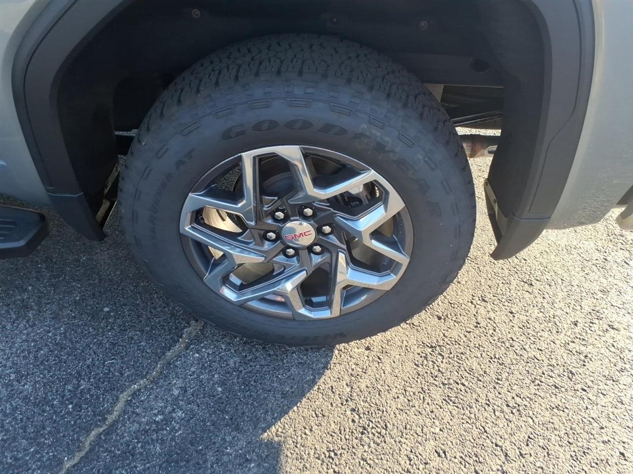 GMC Sierra 1500 4WD Crew Cab 147" SLT 2026