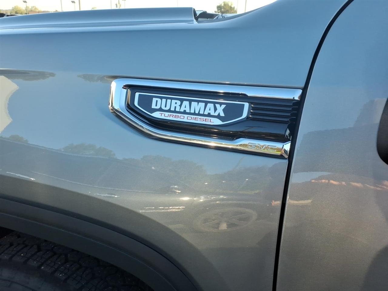 GMC Sierra 1500 4WD Crew Cab 147" SLT 2026