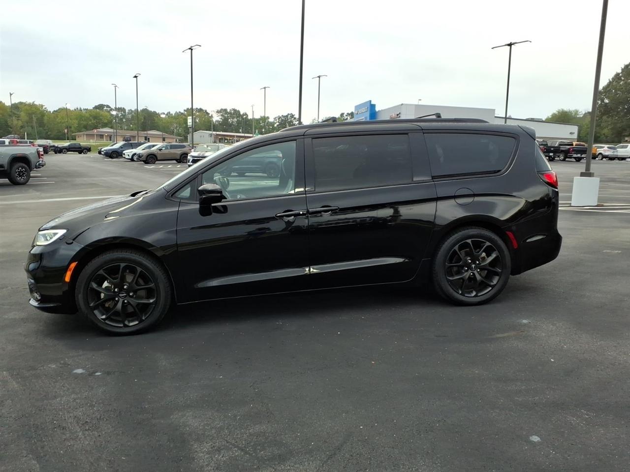 Chrysler Pacifica Limited FWD 2025
